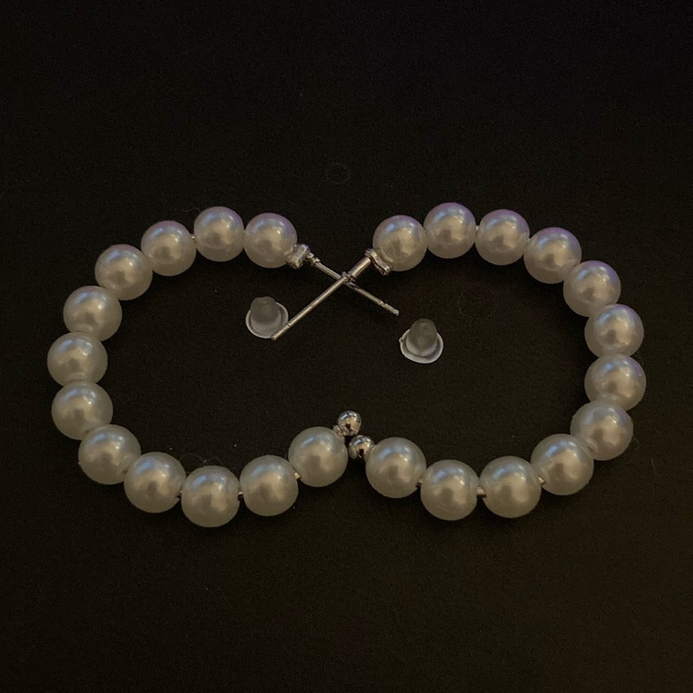 *BOGO free* Pearl hoop earrings